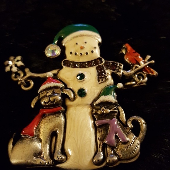 VTG MARKED KC . SNOWMAN WITH DOG AND‎ CAT BROOCH PIN VINTAGE - Picture 2 of 3
